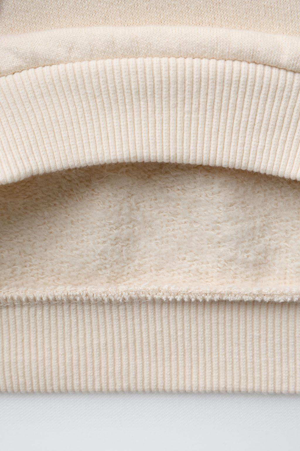 ТОЛСТОВКА С ВЫШИТЫМИ СЕРДЦАМИ