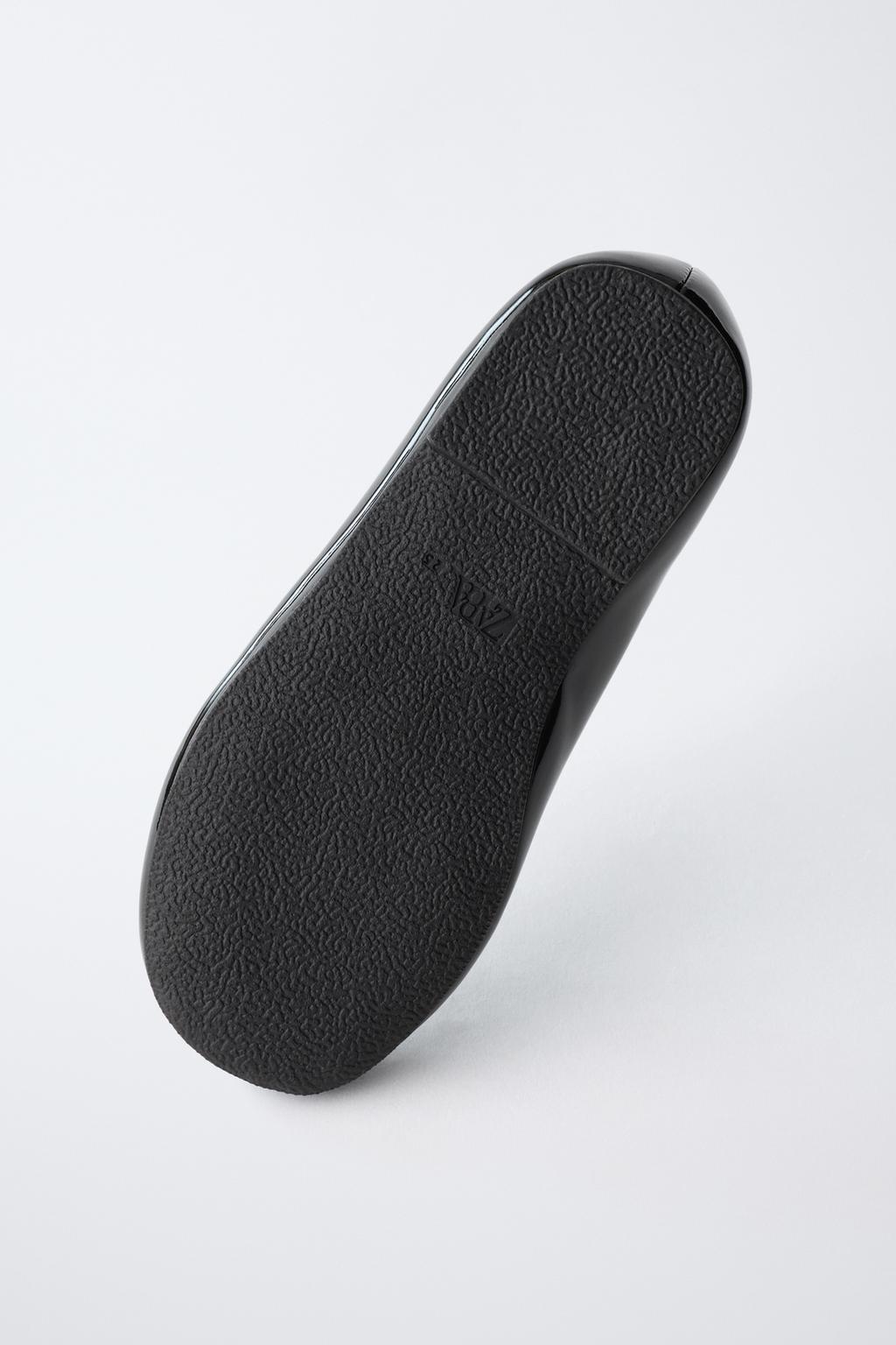 Лаковые балетки с бантами