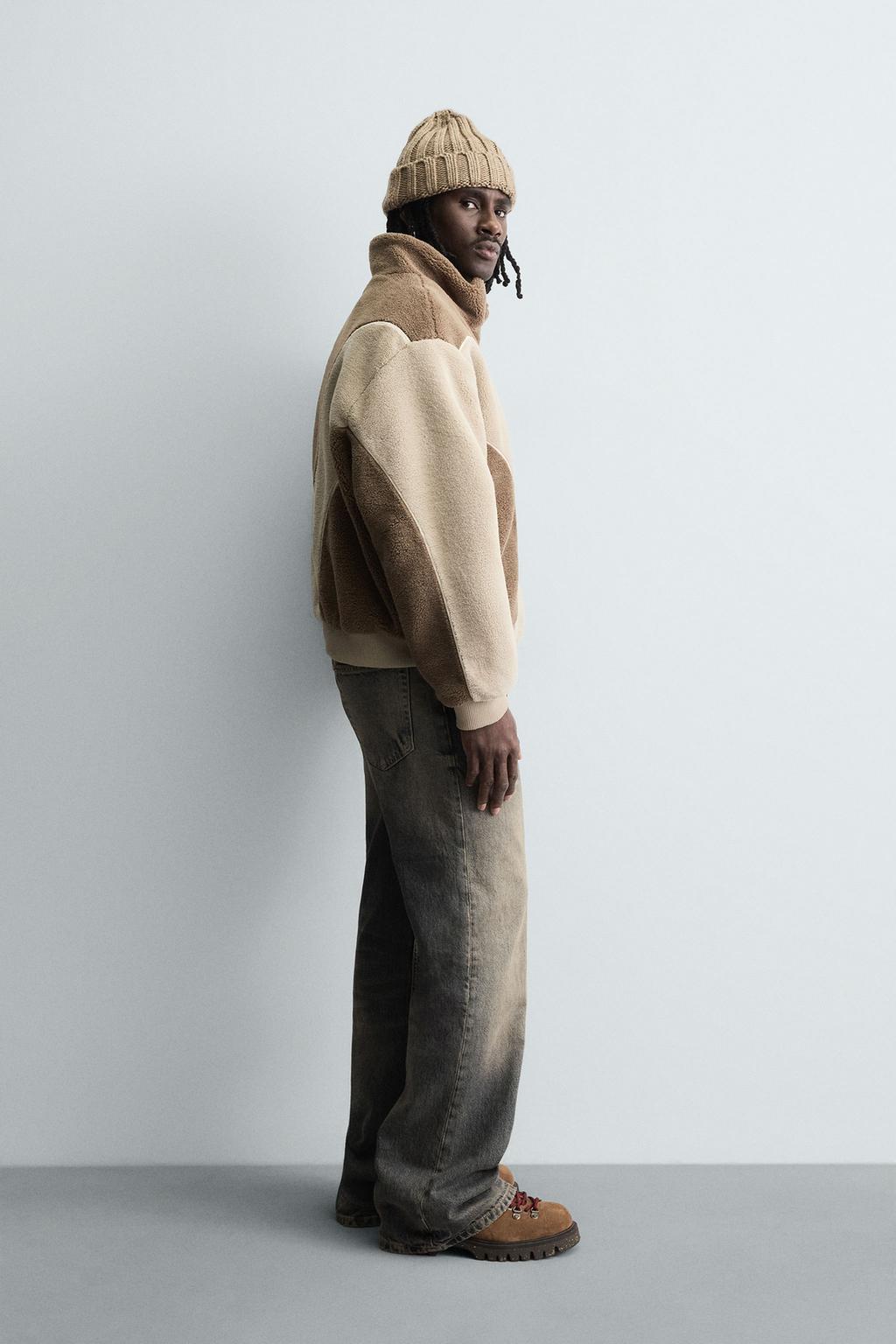 КУРТКА ИЗ ИСКУССТВЕННОЙ ОВЧИНЫ С КОНТРАСТНЫМИ ВСТАВКАМИ