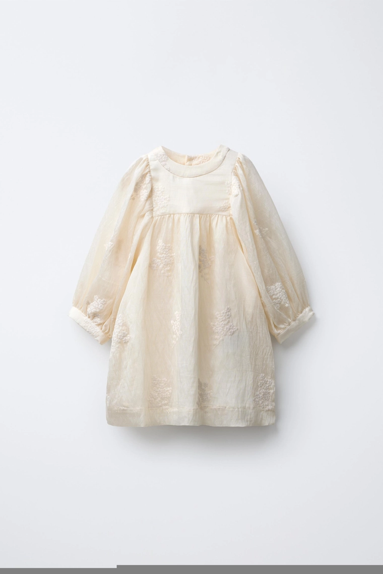 Платье с вышитыми цветами