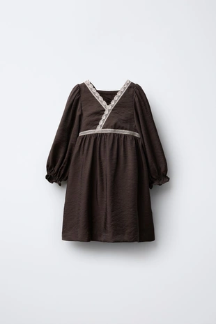 Атласное платье с контрастным кружевом- Заказать в России