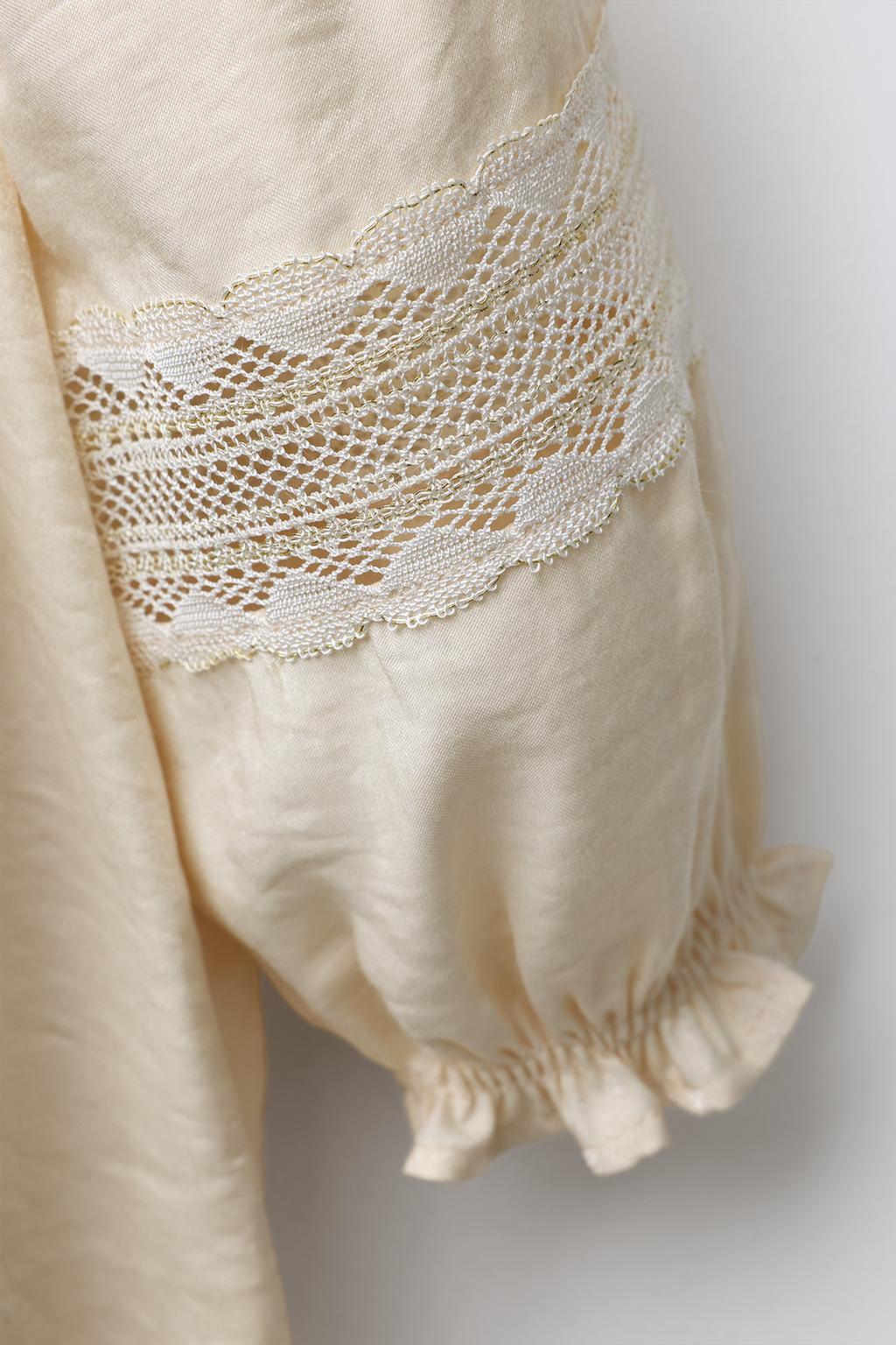 АТЛАСНОЕ ПЛАТЬЕ С ВЫШИВКОЙ