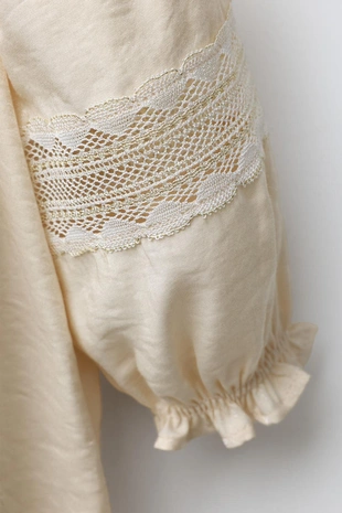 Атласное платье с вышивкой- Заказать в России