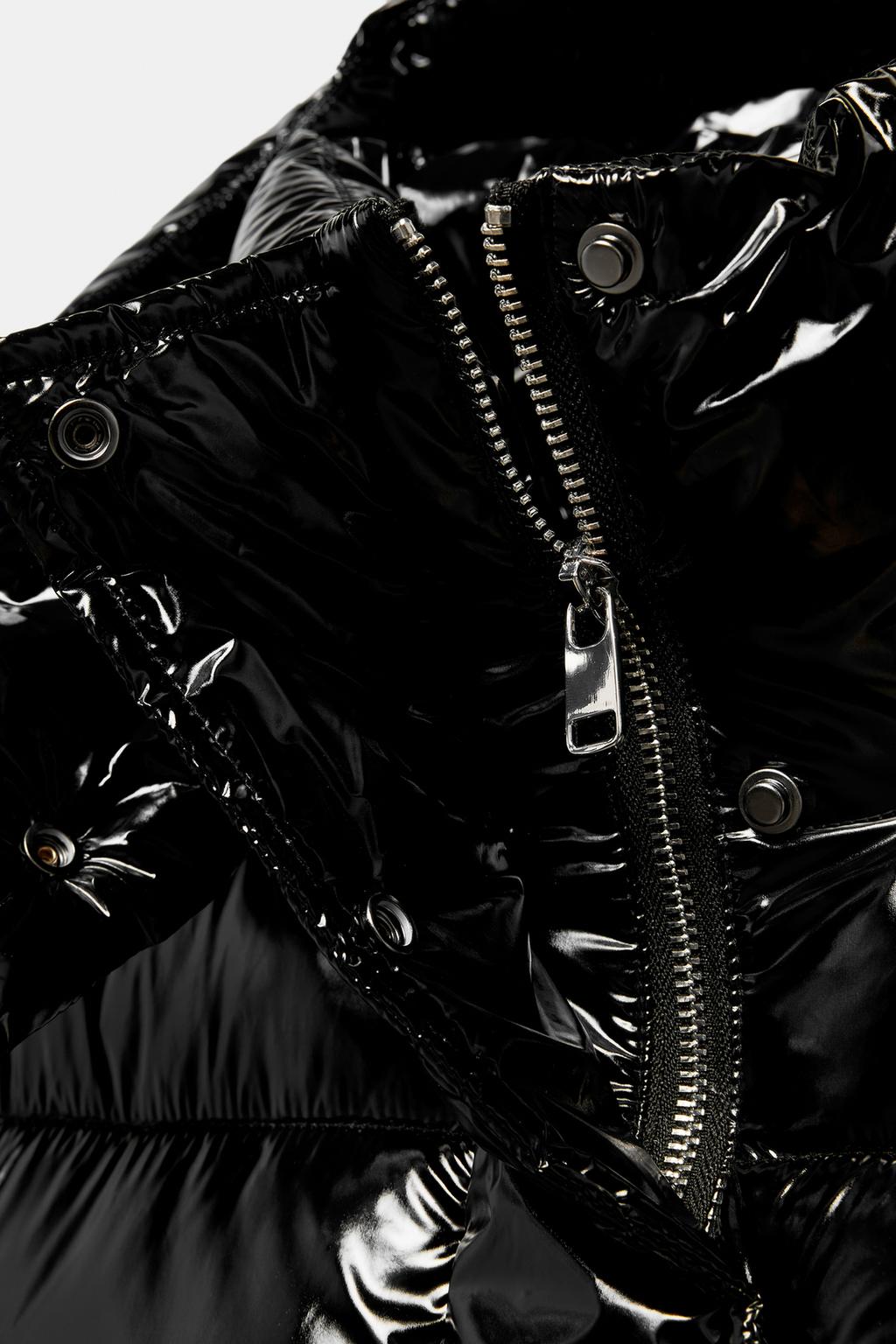 ДЛИННЫЙ АНОРАК С БЛЕСТЯЩИМ ЭФФЕКТОМ