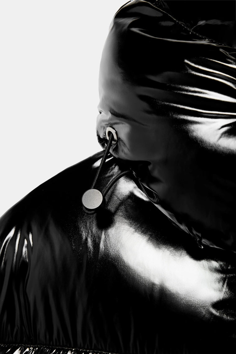 Длинный блестящий анорак