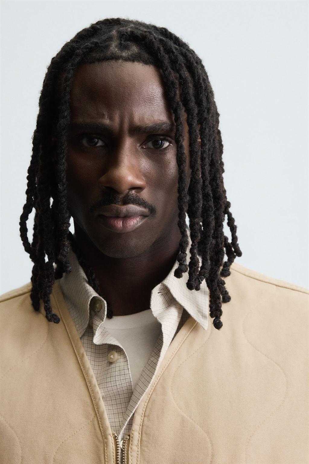 ЖИЛЕТ ИЗ ХЛОПКА С ЭФФЕКТОМ ПОТЕРТОСТИ И СТРОЧКОЙ