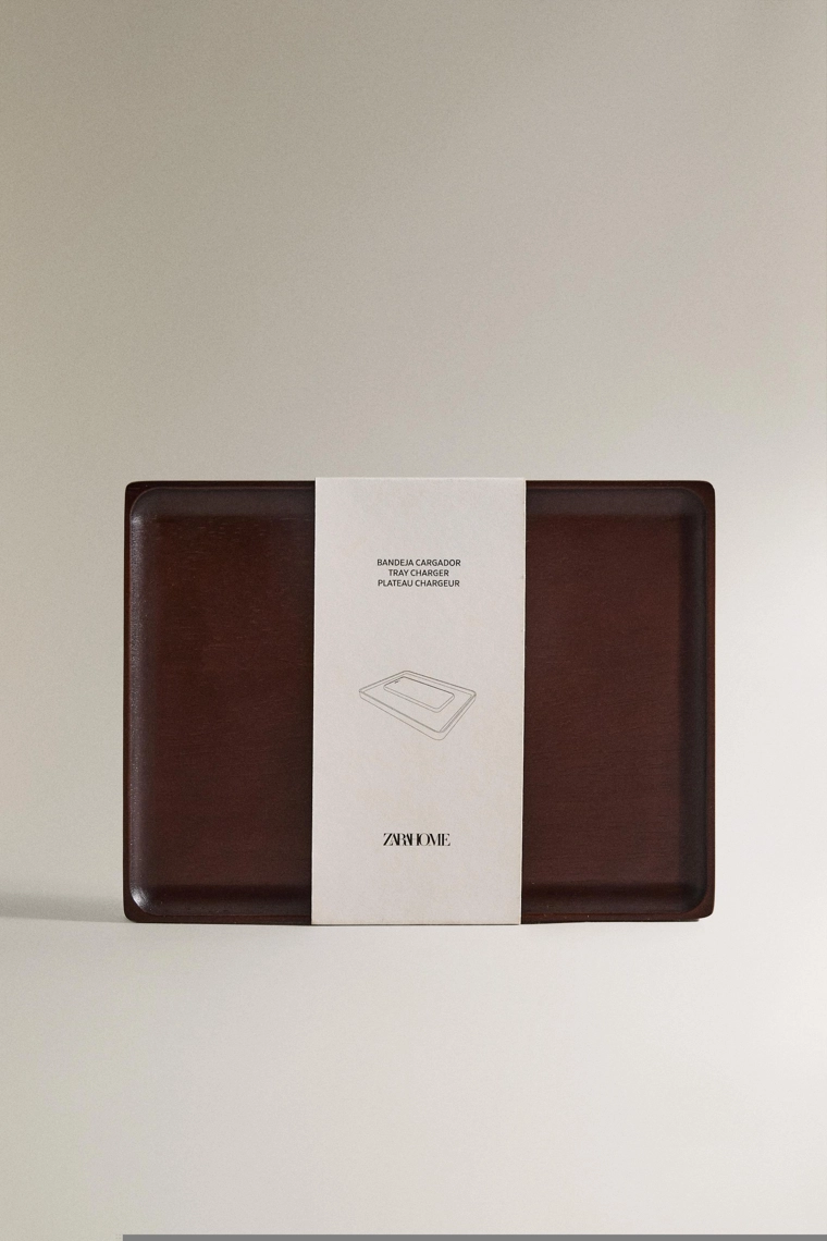 Деревянный поднос с беспроводным зарядным устройством для мобильного телефона