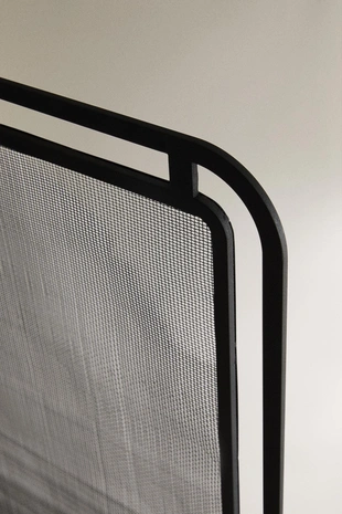 Черный кованый экран-ограда для камина- Заказать в России