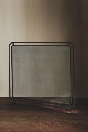 Черный кованый экран-ограда для камина- Заказать в России