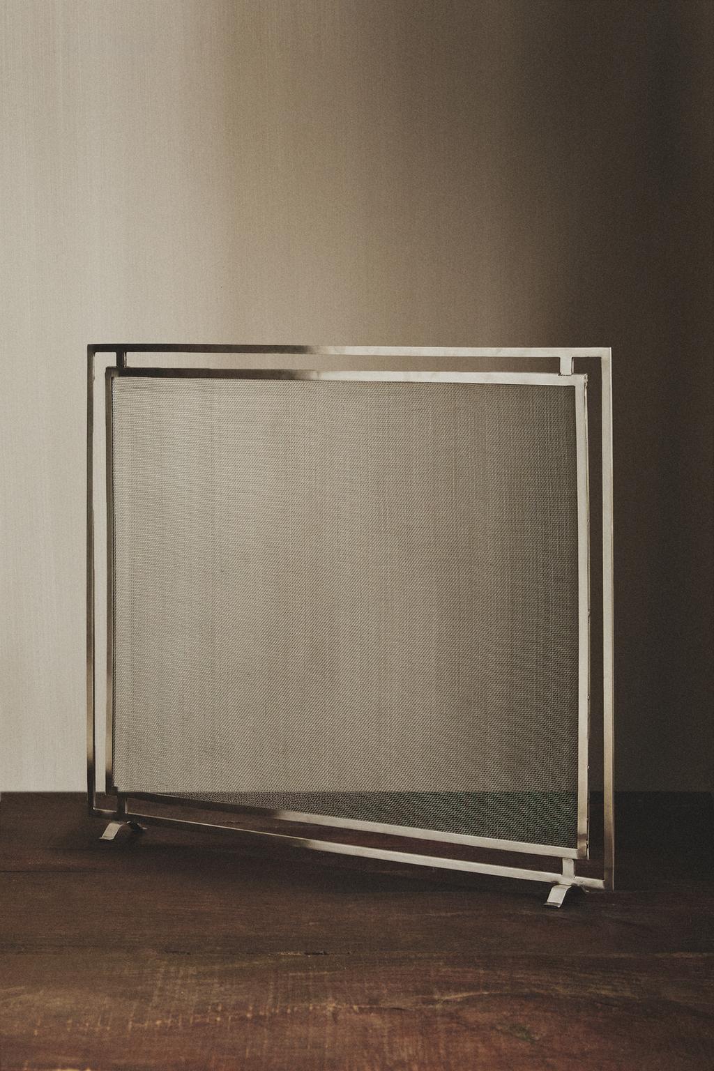 Противопожарный экран для камина из стали