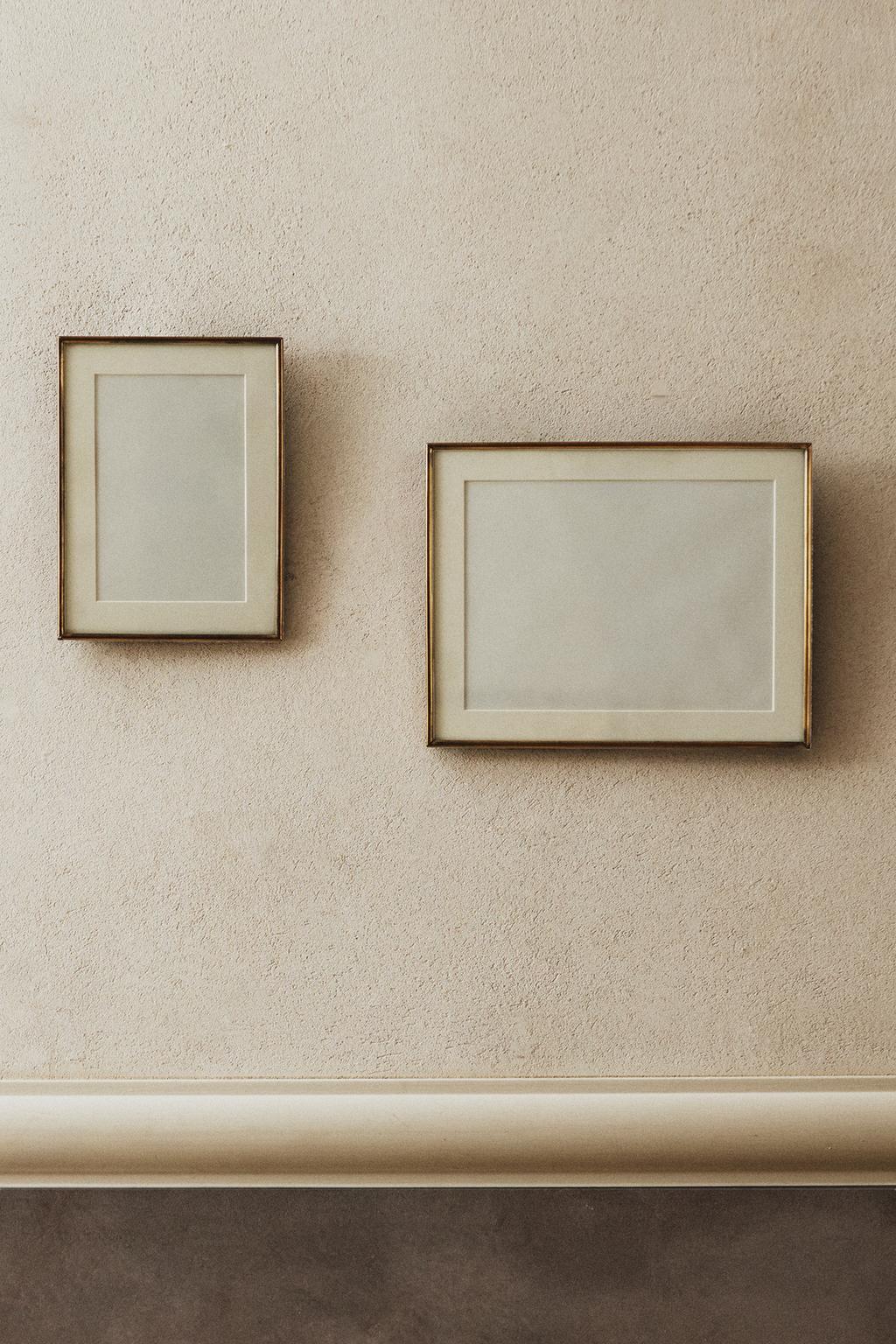 Фоторамка с тонкой металлической рамкой