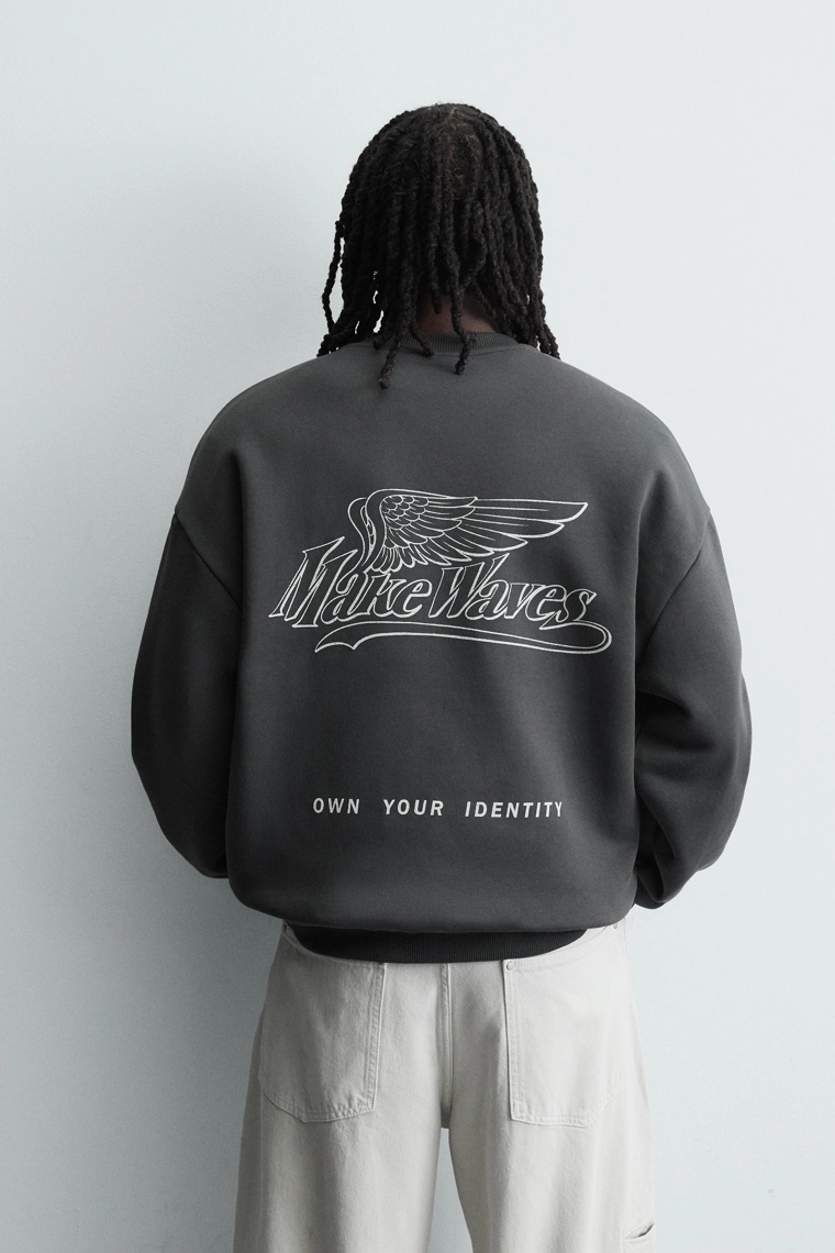 Свитшот с комбинированным принтом