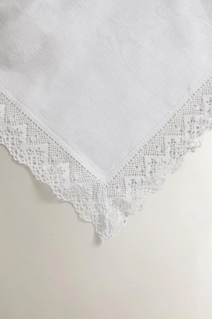 Скатерть из льна с жаккардовым узором и кружевным краем- Заказать в России