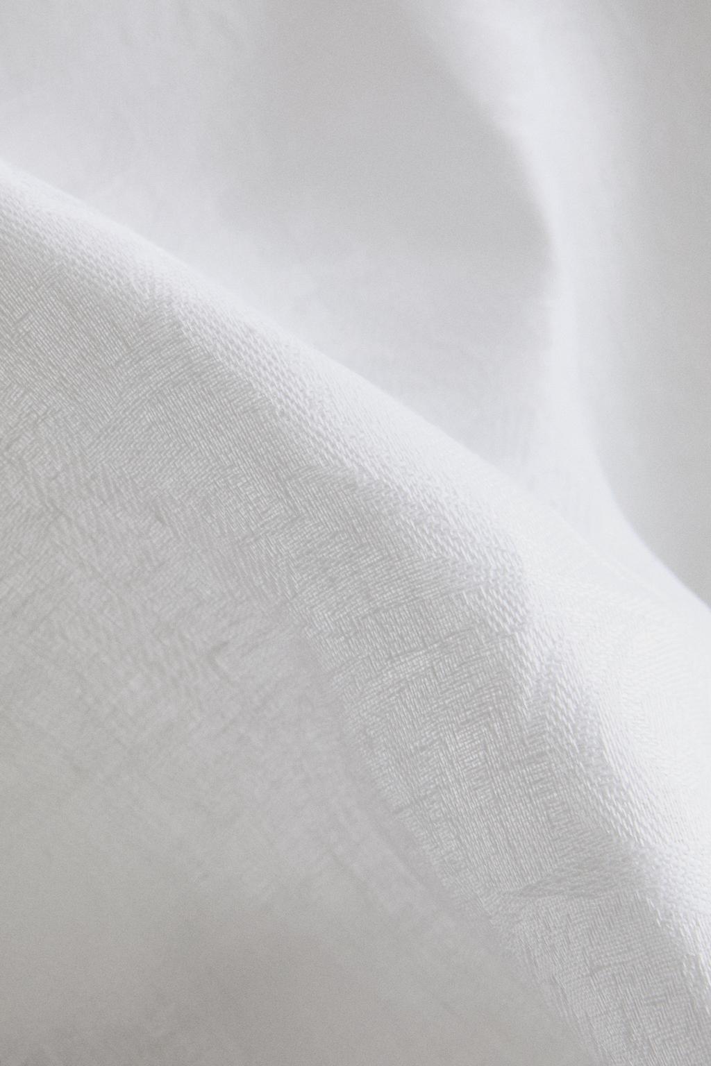 Скатерть из льна с жаккардовым узором и кружевным краем