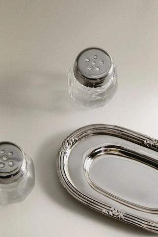 Набор солонка и перечница с подносом- Заказать в России