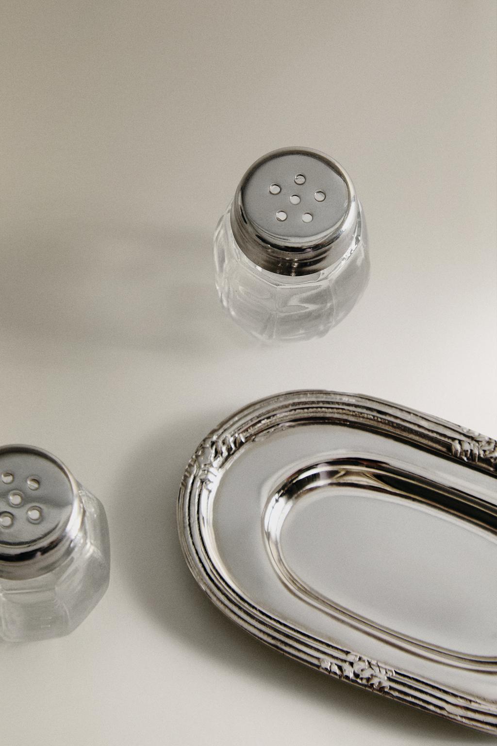 Набор солонка и перечница с подносом