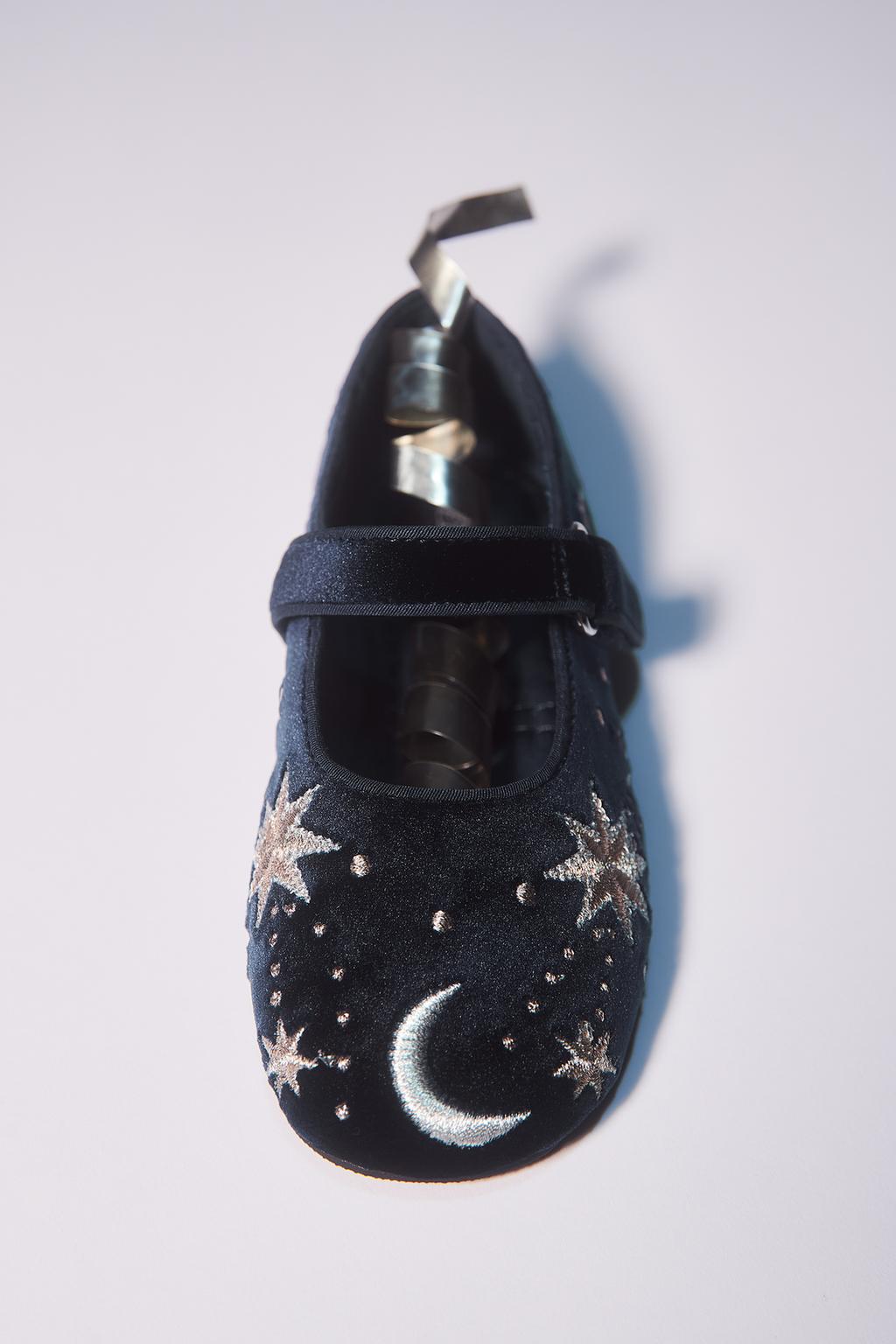 Туфли балетки из вельвета с вышивкой