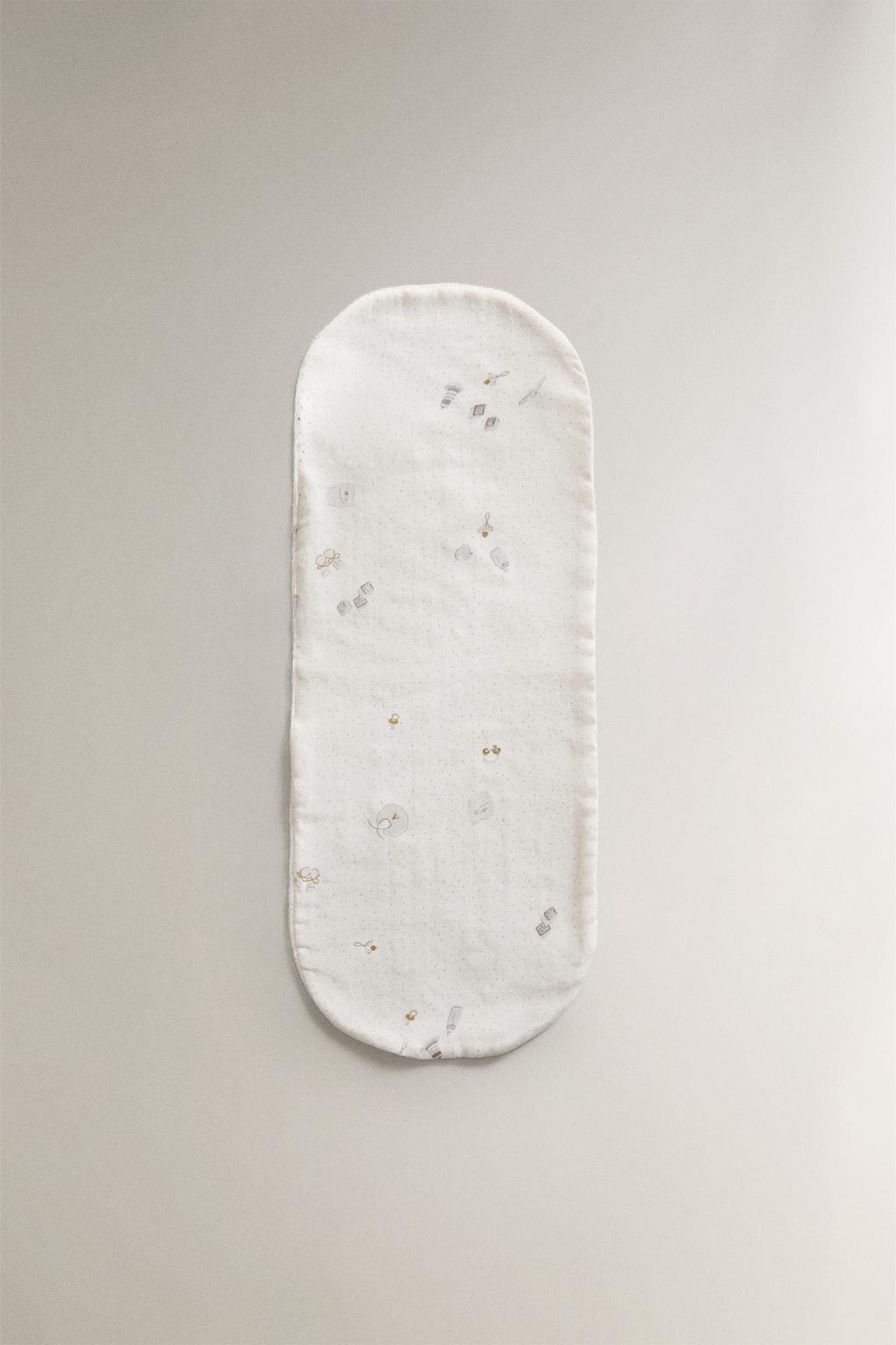 Детский плечевой слюнявчик