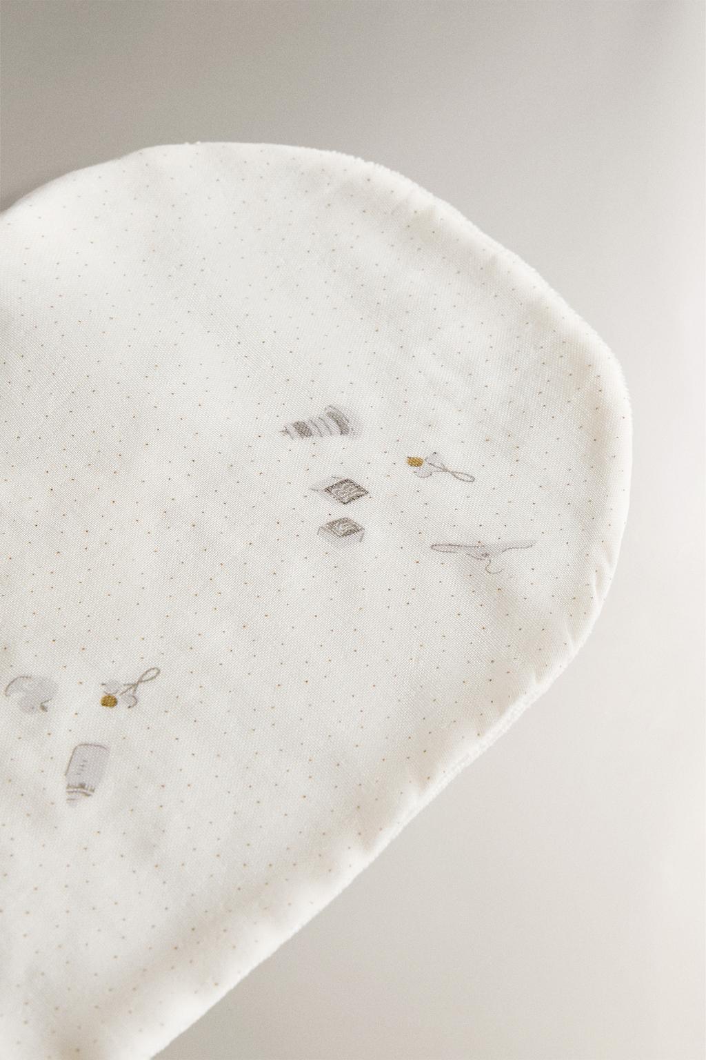 Детский плечевой слюнявчик