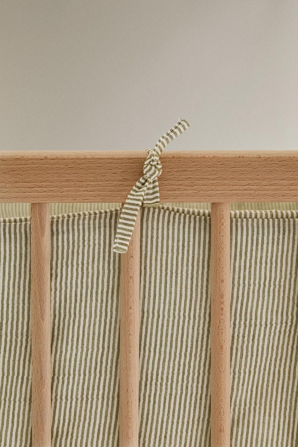 Чехол для борта кроватки из муслина в полоску