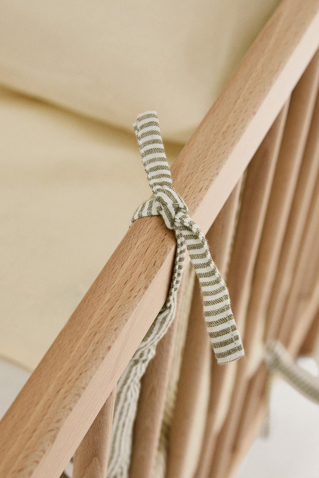 Чехол для борта кроватки из муслина в полоску