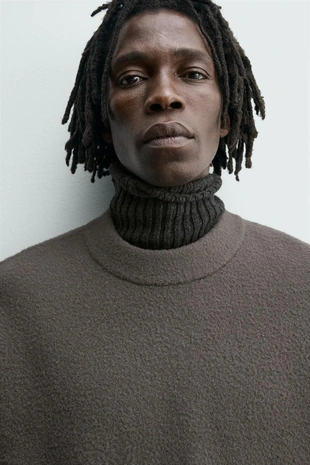 Свитер свободного кроя из рельефной ткани- Заказать в России