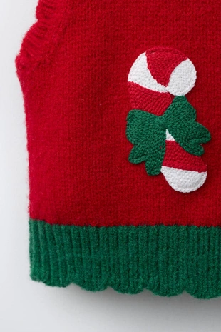 Вязаный жилет с аппликациями кроше- Заказать в России