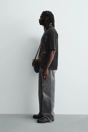 Трикотажная футболка с контрастным принтом- Заказать в России