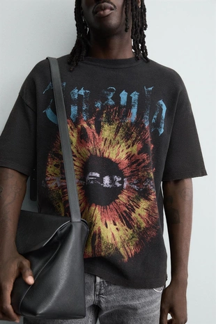 Трикотажная футболка с контрастным принтом- Заказать в России