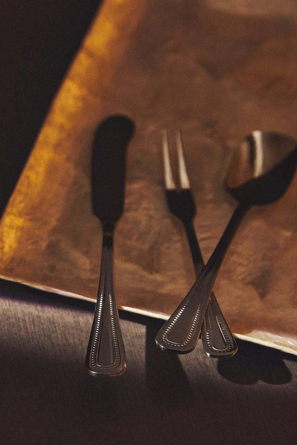 Набор столовых приборов для десертов из шести предметов цвета серебро