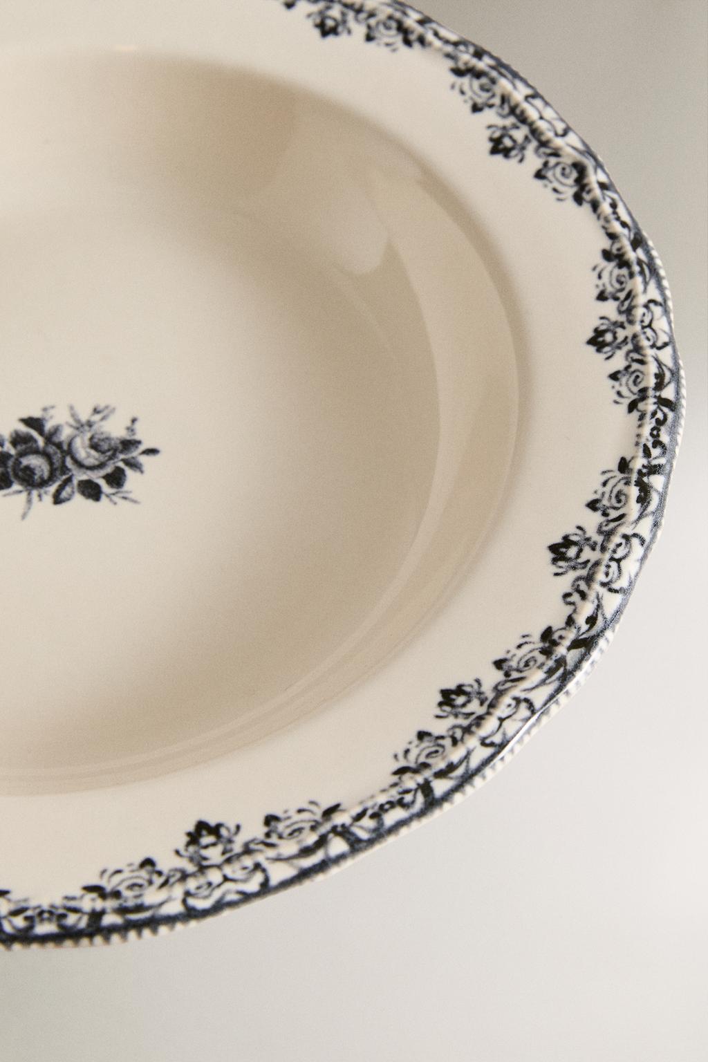 Суповая тарелка с дизайном для подачи