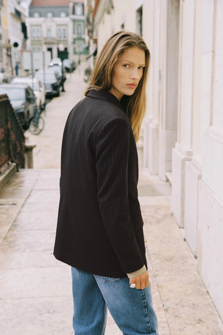 Оверсайз пиджак с двубортной застежкой