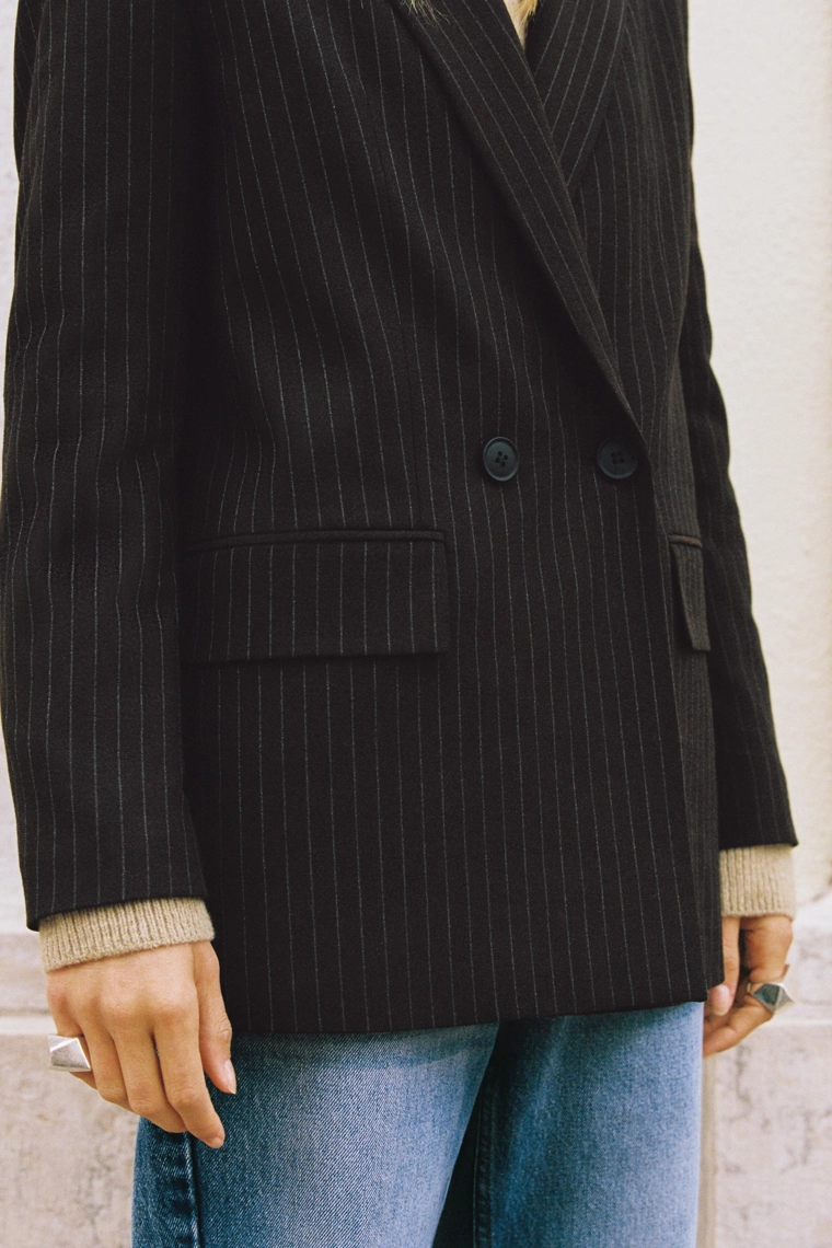 Оверсайз пиджак с двубортной застежкой