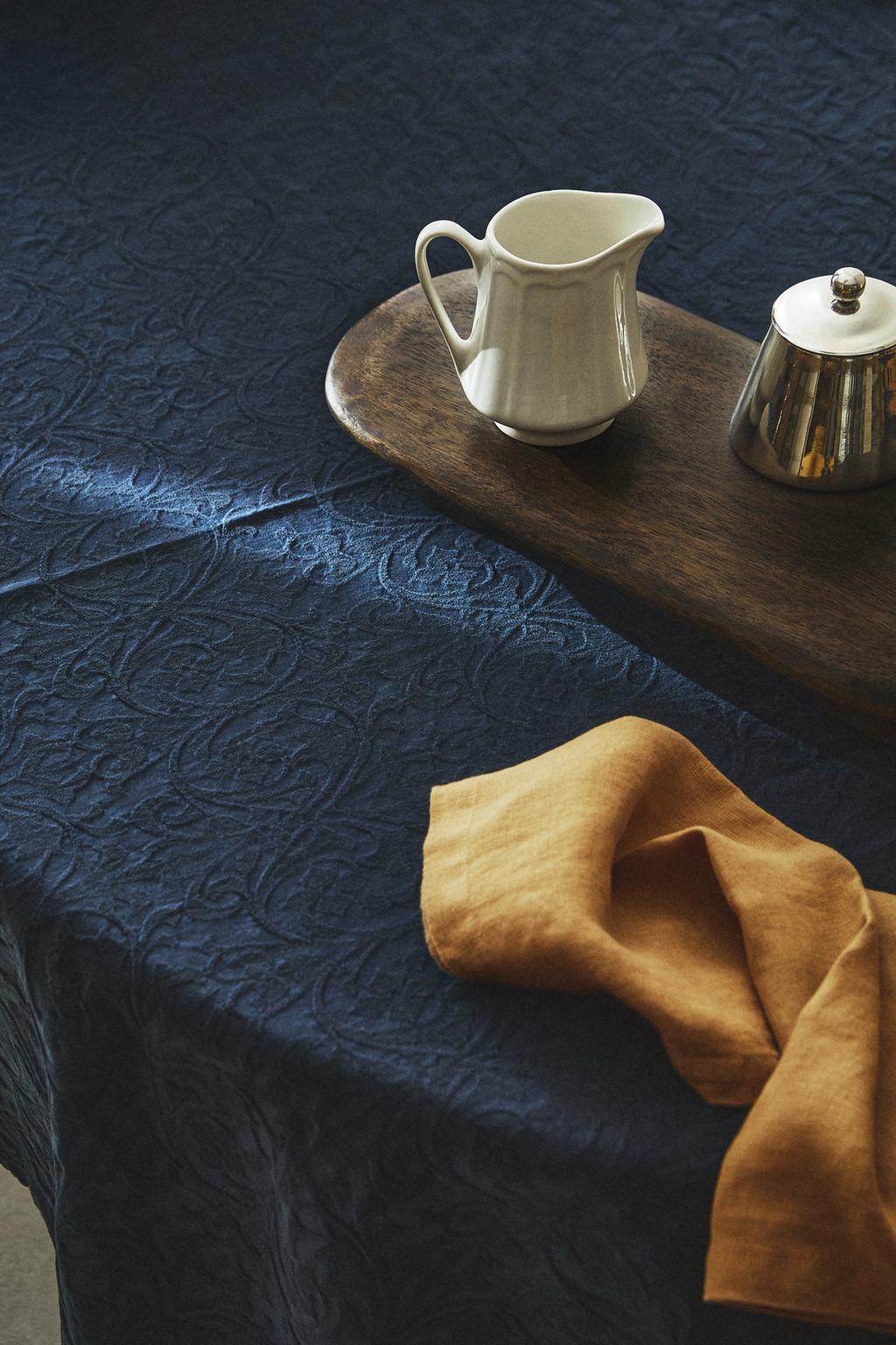 Салфетка с флористическим орнаментом jacquard