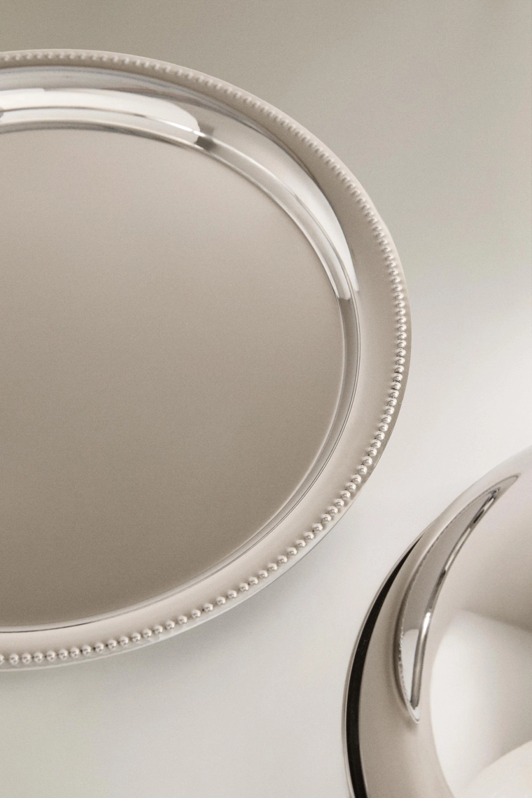 Поднос с стальным куполом