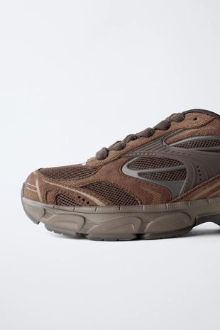 Кроссовки из разных материалов