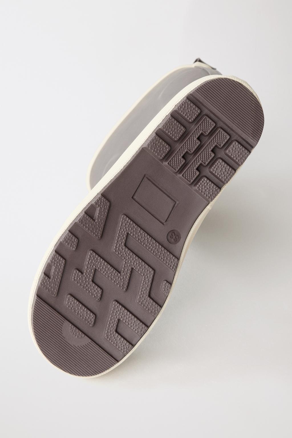 Резиновые сапоги в мультитоновом дизайне