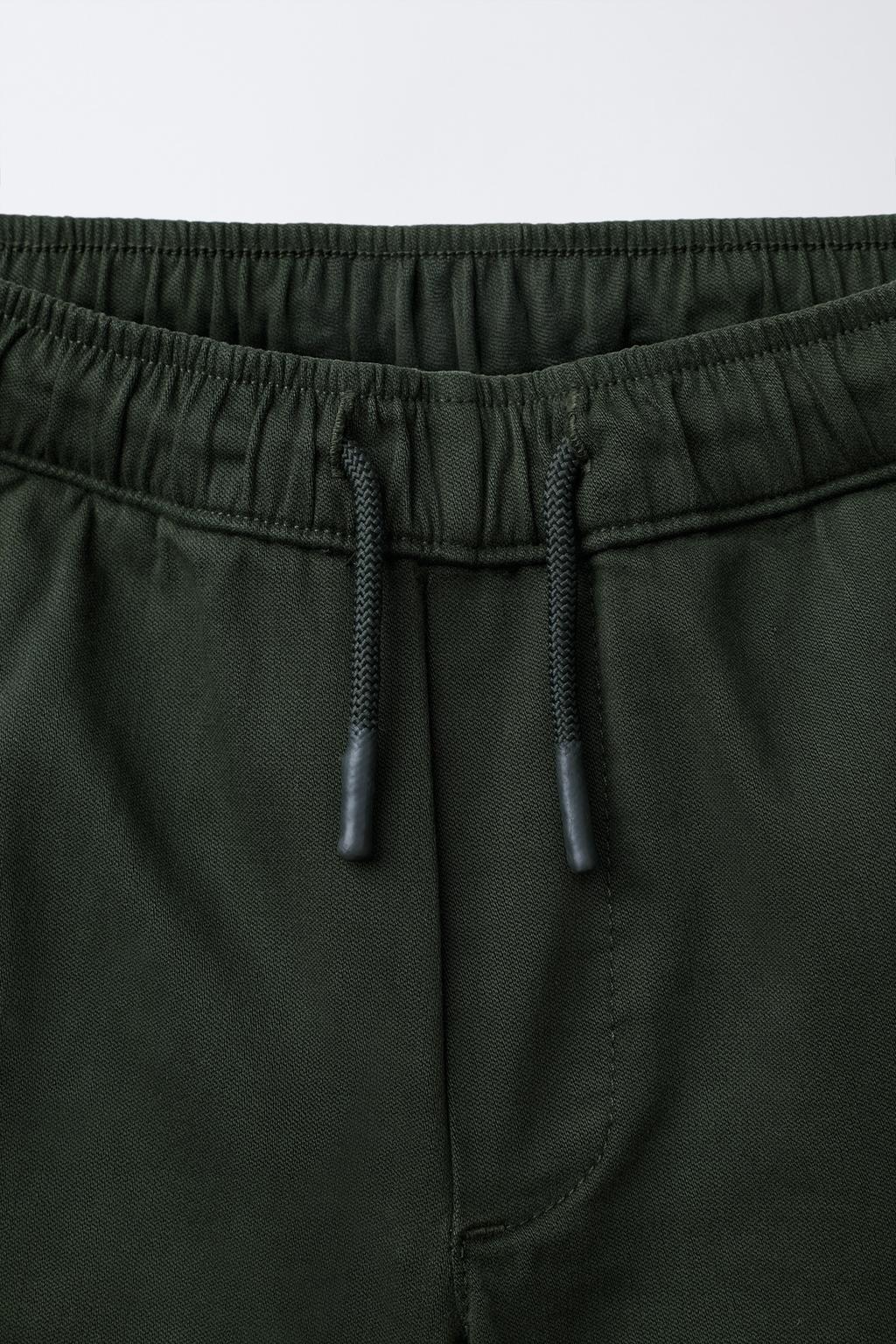 БАЗОВЫЕ БРЮКИ ЧИНОС С НАШИВКОЙ