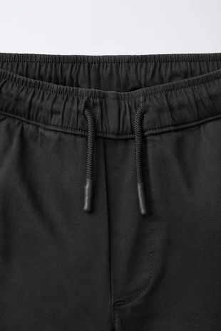 Базовые брюки чинос с нашивкой