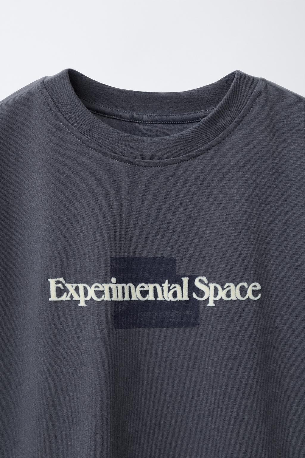 ФУТБОЛКА С РЕЛЬЕФНОЙ НАДПИСЬЮ