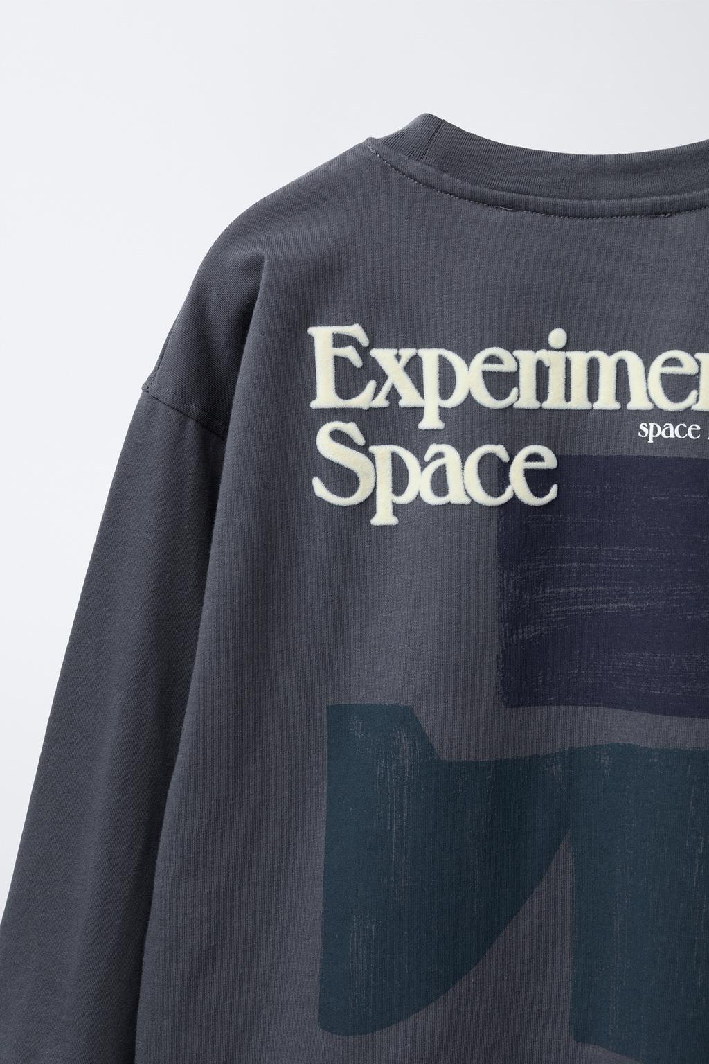 ФУТБОЛКА С РЕЛЬЕФНОЙ НАДПИСЬЮ