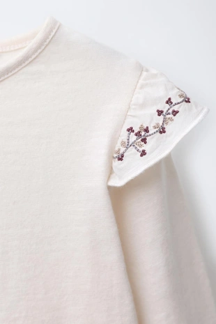 Футболка с воланами и цветочной вышивкой- Заказать в России