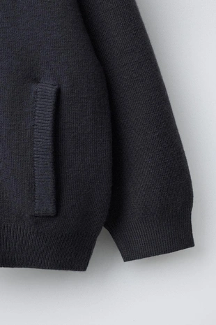 Трикотажный джерси с нашивкой-буквой- Заказать в России