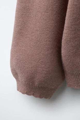 Вязаный свитер с вышитыми цветами- Заказать в России