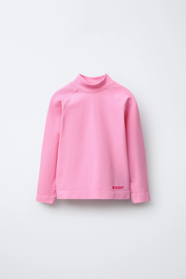 Рубашка с прорезной вышивкой и рельефным слоганом