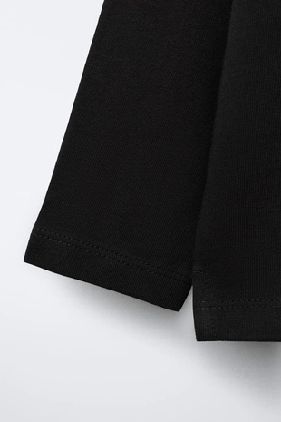 Футболка из плотной ткани с вышивкой