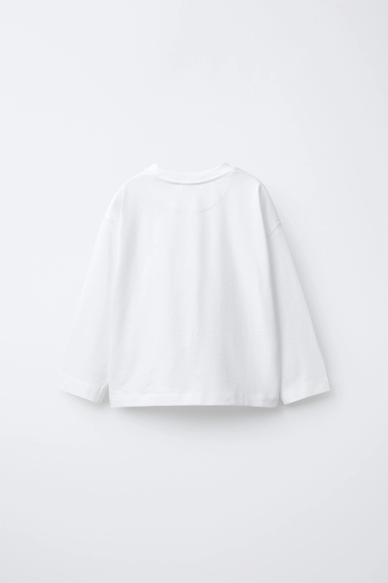 Футболка из плотного вязаного полотна с вышивкой