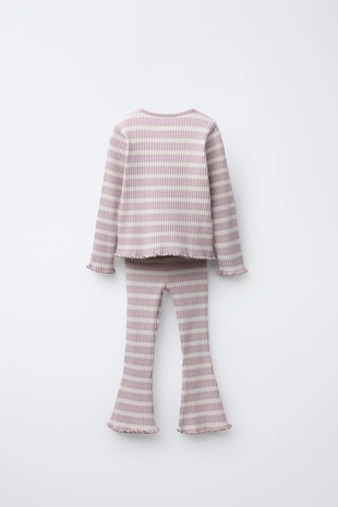 Комплект из футболки и расклешенных легинсов в рубчик в полоску