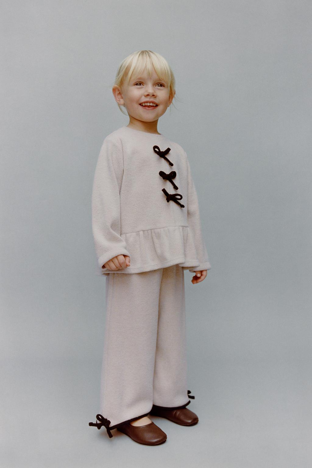 ЛОНГСЛИВ SOFT TOUCH С КОНТРАСТНЫМИ БАНТАМИ