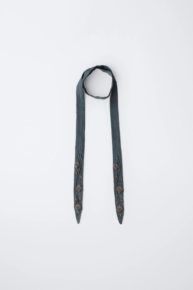 Шарф-ожерелье с вышивкой